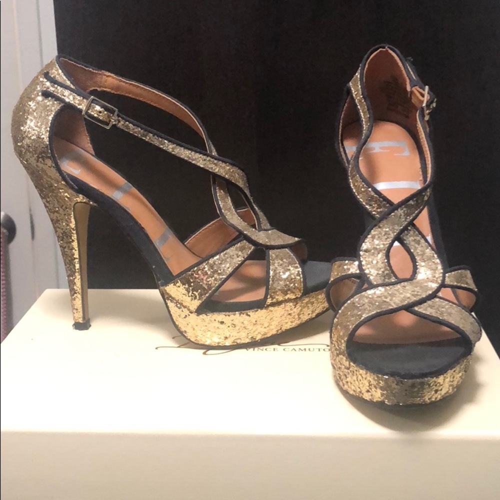 Sandals-heels gold and black platform
